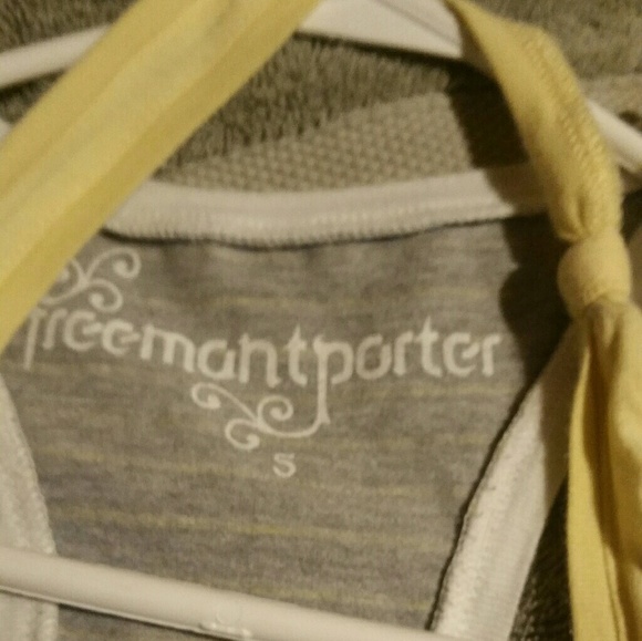 2 piece short and sleeveless top aet - Picture 4 of 5